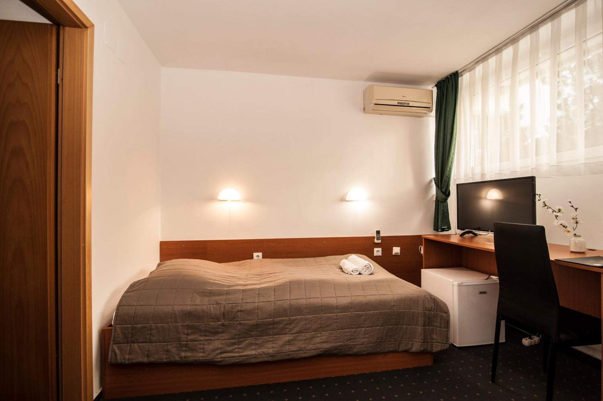 Hotel Faraon Celje Quarto foto