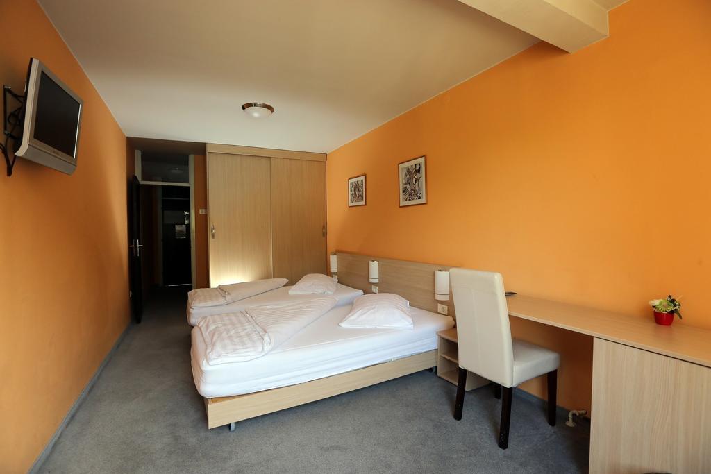 Hotel Faraon Celje Quarto foto